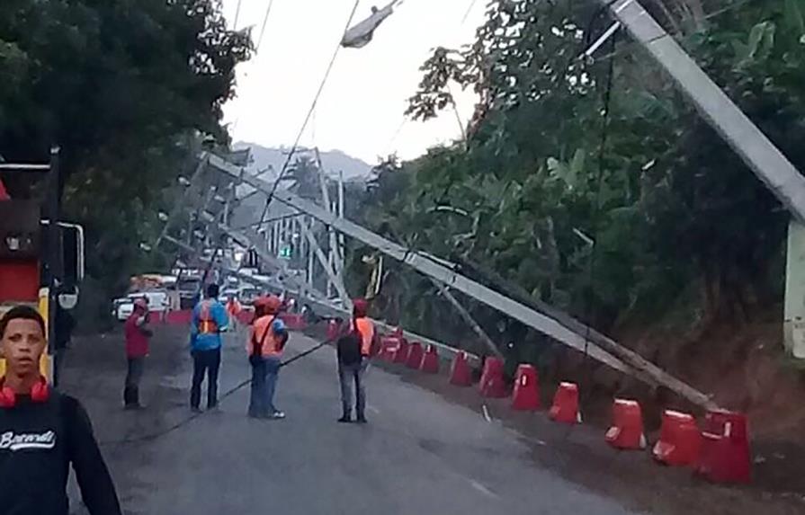 Deslizamientos de tierra afectaron tránsito Cibao