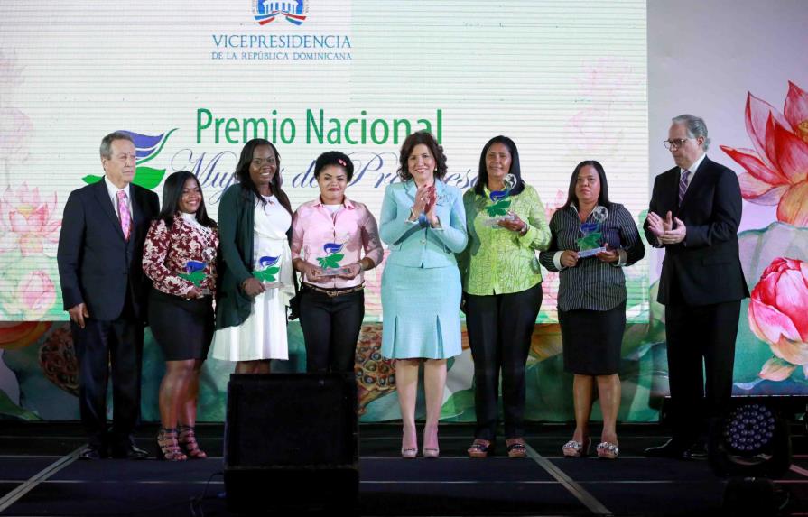 Margarita Cedeño reconoce a once mujeres por ser ejemplo en sus comunidades