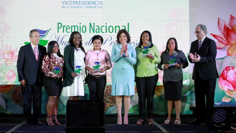 Margarita Cedeño reconoce a once mujeres por ser ejemplo en sus comunidades