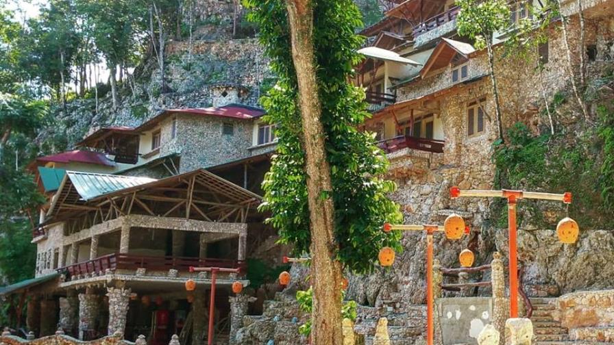 Caño Hondo, monumento de piedras con 12 cascadas en Sabana de la Mar