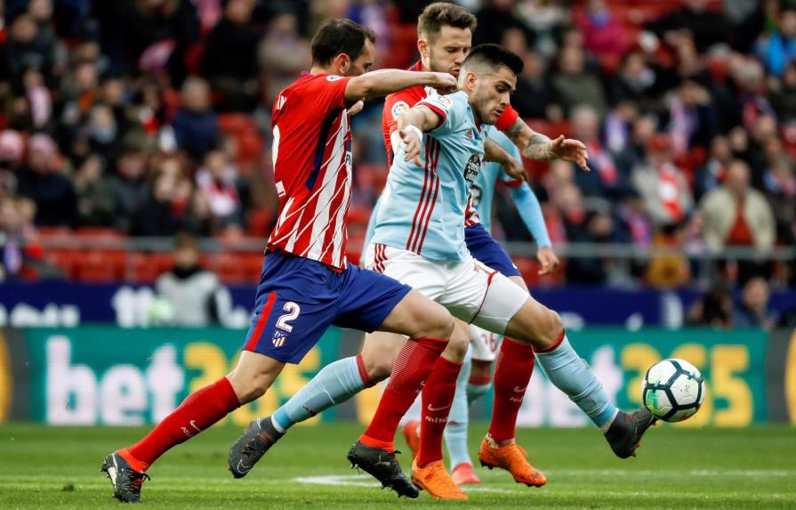 El Atlético golea al Celta y mantiene sus esperanzas ligueras