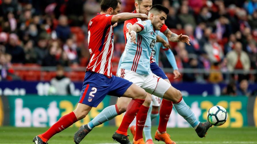 El Atlético golea al Celta y mantiene sus esperanzas ligueras