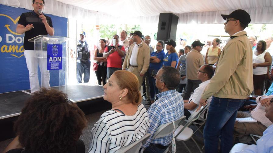 David Collado realiza operativo médico y de limpieza en Guachupita