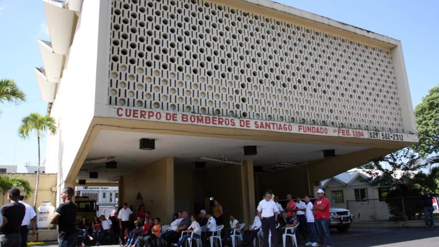 Bomberos de Santiago reclaman mejores salarios y terminar Estación Central Bomberos de Santiago reclaman mejores salarios y terminar Estación Central