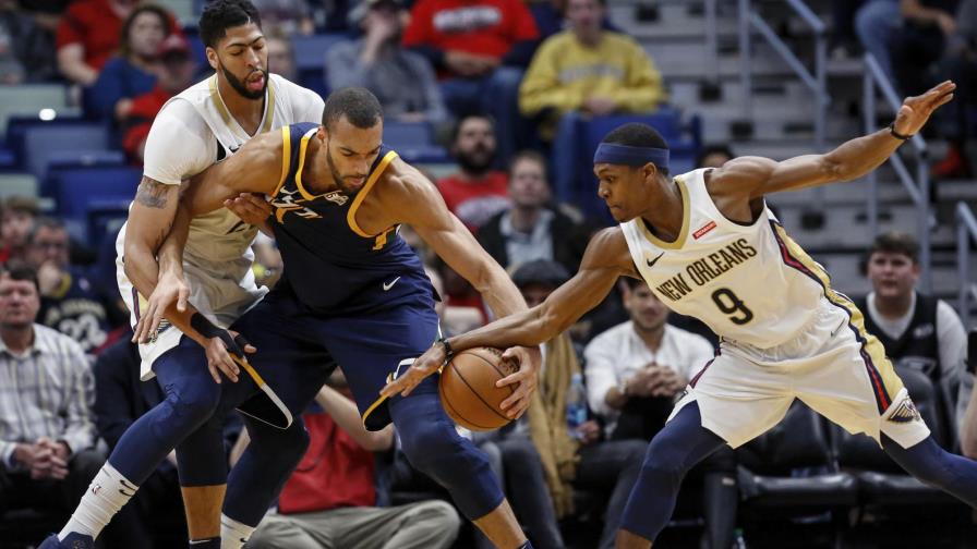 Rubio y Utah pueden más que el triple-doble de Davis
Jokic firma triple-double, Nuggets arrasan a Sacramento Rubio y Utah pueden más que el triple-doble de Davis
Jokic firma triple-double, Nuggets arrasan a Sacramento