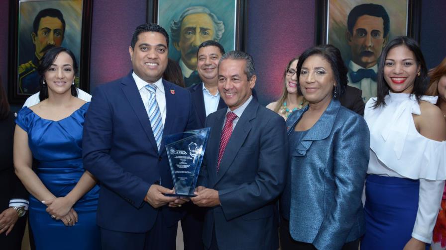 Reconocen a Alaver por fortalecer rol de la mujer en servicios financieros