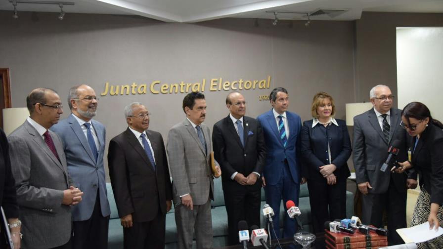 El PRM deposita ante la JCE el padrón de electores que usará en la convención