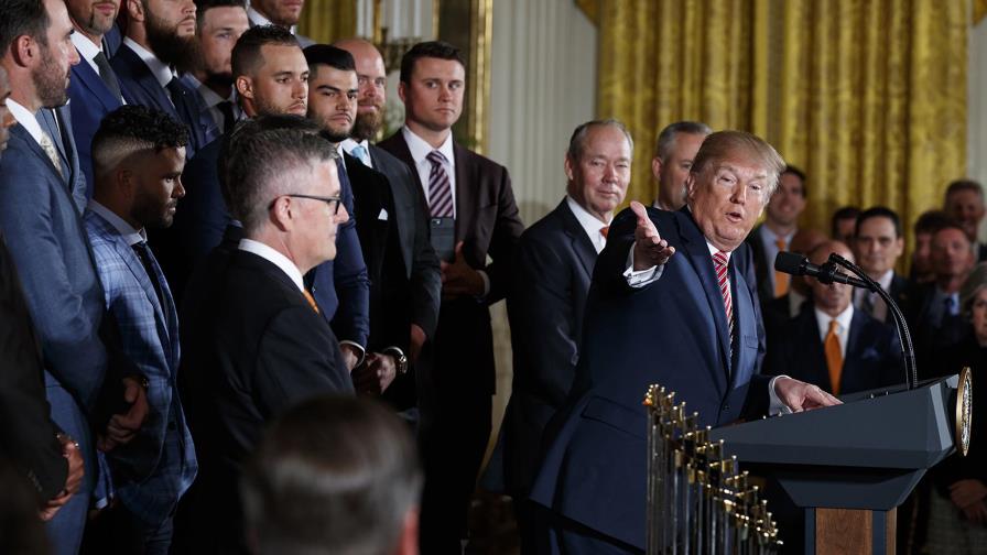 Polanco, de .364, Devers de .344, la lesión de Canó no es grave y Trump recibe a los Astros