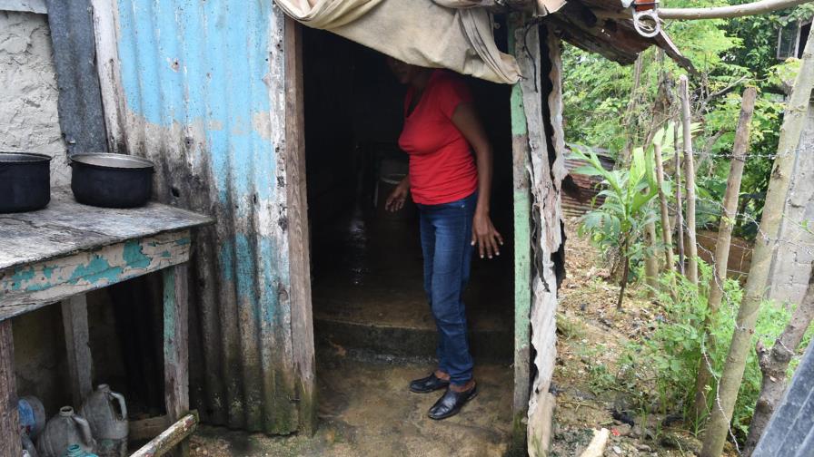 Ministerio de Economía dice que 240,000 personas dejan pobreza al año Ministerio de Economía dice que 240,000 personas dejan pobreza al año