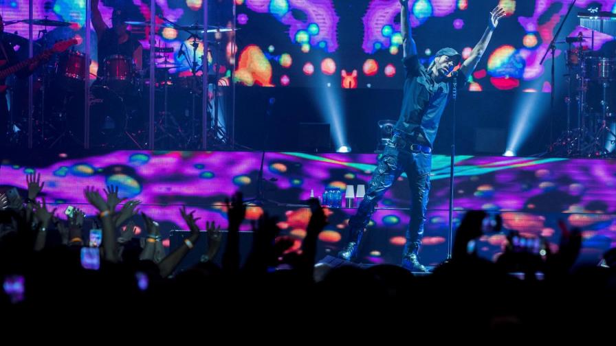 Enrique Iglesias actúa en Hungría Enrique Iglesias actúa en Hungría