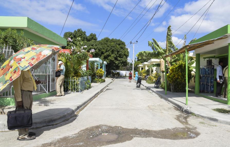 Clientelismo político perjudica a damnificados en Azua con entrega de casas 