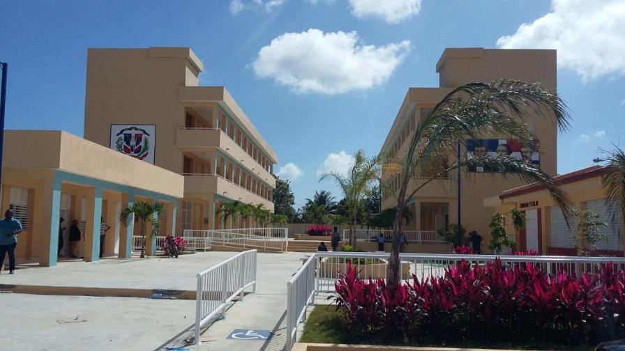 Presidente Medina inaugura escuela básica en Santo Domingo Este