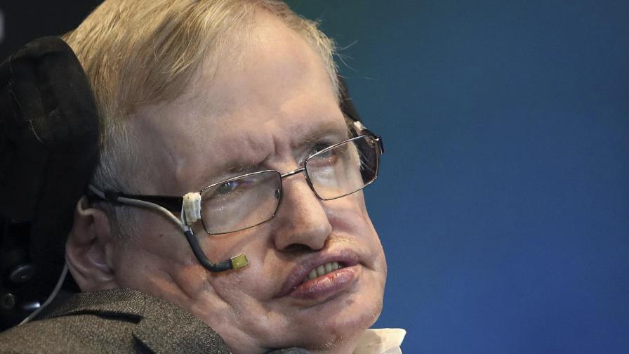 ¿Qué es la enfermedad de Charcot que padecía el físico Stephen Hawking?