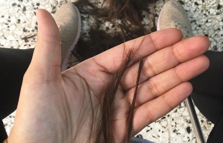 Juliana se afeita la cabeza tras caída del cabello por quimioterapia 