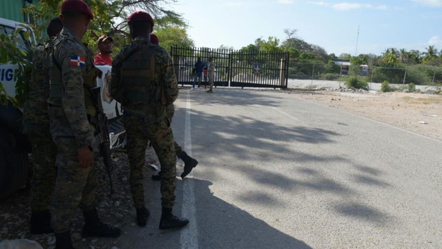 Familiar de pareja muerta en Pedernales amenaza: “Aquí no se abrirá la puerta de esa frontera” Familiar de pareja muerta en Pedernales amenaza: “Aquí no se abrirá la puerta de esa frontera”