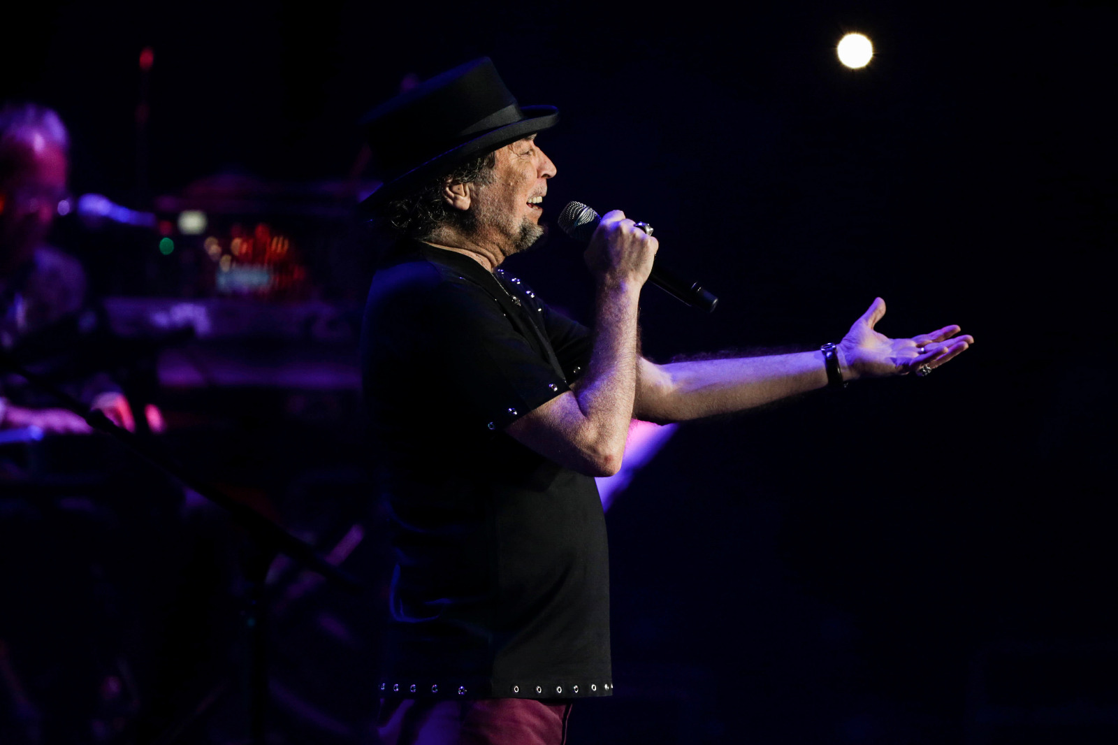 Regalo a su público sus nuevas canciones, pero no se olvidó de los clásicos