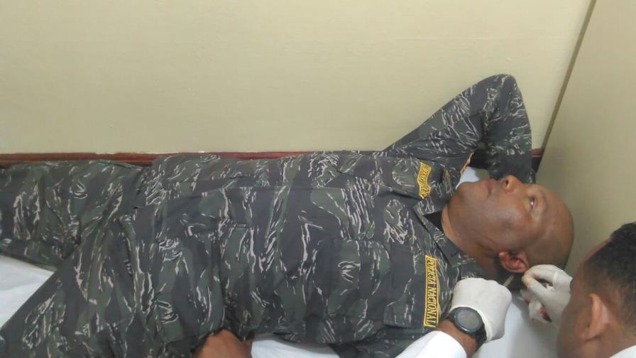 Hieren con una piedra coronel de la Policía durante desalojo en Hato Mayor Hieren con una piedra coronel de la Policía durante desalojo en Hato Mayor