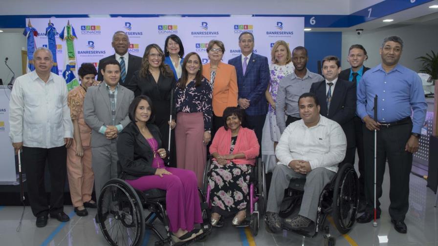Gente con discapacidad tendrá fácil acceso en Banco de Reservas