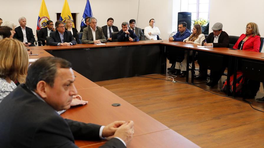 Colombia y ELN retoman diálogo con nuevo cese del fuego como objetivo Colombia y ELN retoman diálogo con nuevo cese del fuego como objetivo