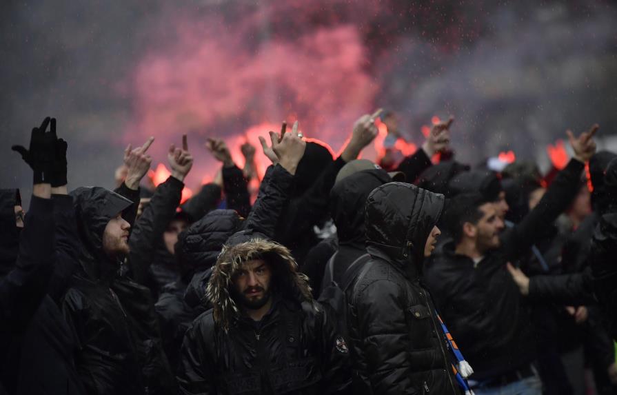 Detenidos 3 hinchas franceses por herir a dos vigilantes en partido de fútbol en España