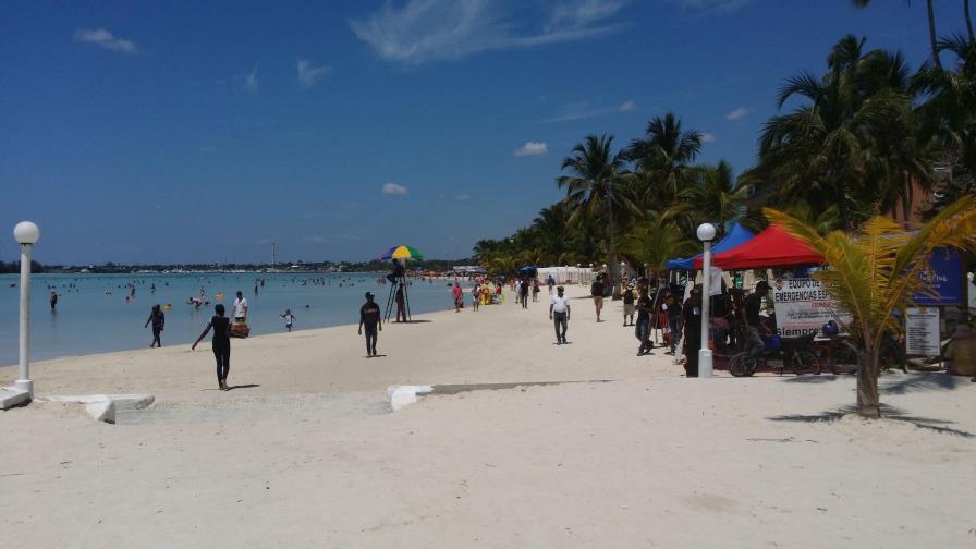 Boca Chica se prepara para recibir bañistas en Semana Santa 