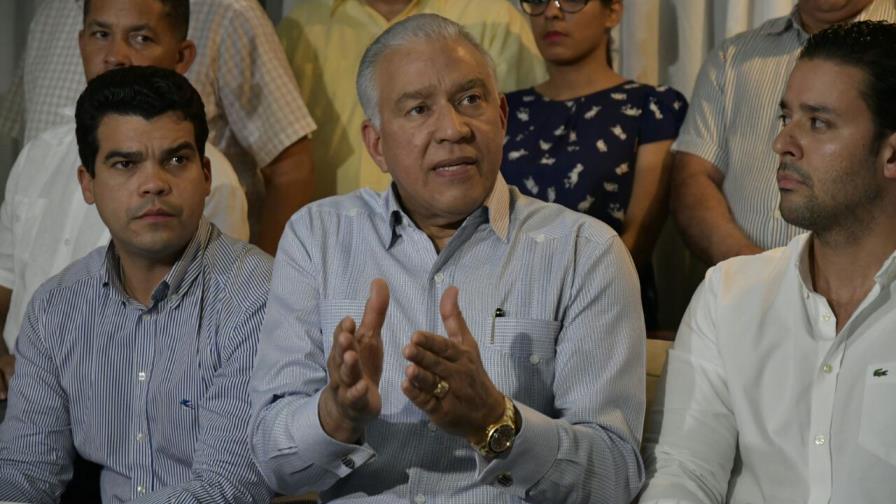 Andrés Bautista retira candidatura a la presidencia del PRM Andrés Bautista retira candidatura a la presidencia del PRM