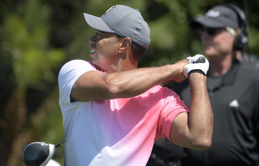 Tiger Woods se rezaga a 7 golpes en Bay Hill