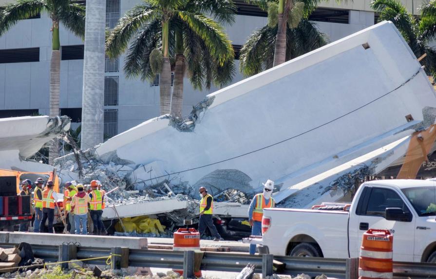 Recuperan tres cuerpos sin vida del puente colapsado de Miami