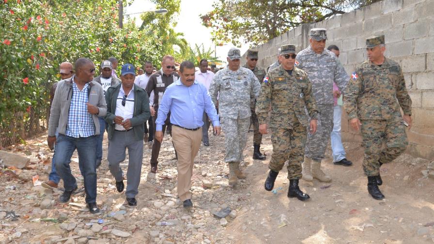 Ministerio de Defensa junto Adriano Sánchez Roa realizan operativo médico en Elías Piña Ministerio de Defensa junto Adriano Sánchez Roa realizan operativo médico en Elías Piña