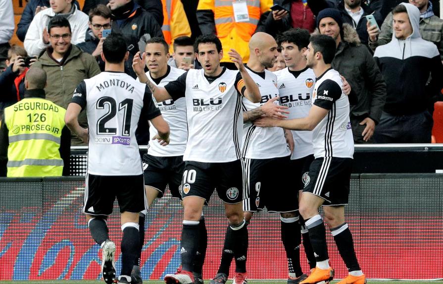 El Valencia se  coloca en la tercera plaza de la Liga española, al vencer al Alavés