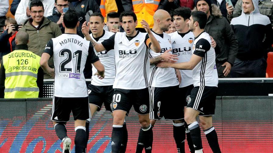 El Valencia se  coloca en la tercera plaza de la Liga española, al vencer al Alavés
