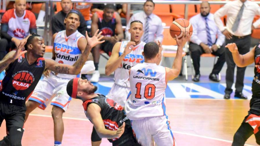 Reñida lucha por primera posición en Baloncesto Superior de Santiago Reñida lucha por primera posición en Baloncesto Superior de Santiago