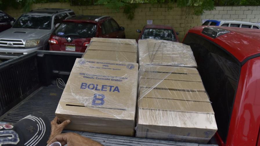 Con retraso en algunos lugares, comienza la convención del PRM