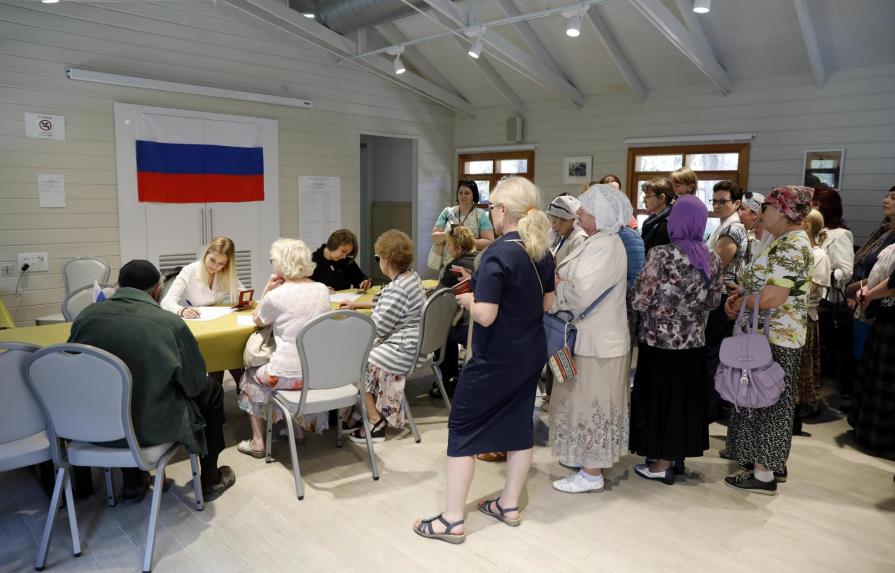 Oposición denuncia irregularidades en elecciones presidenciales en Rusia