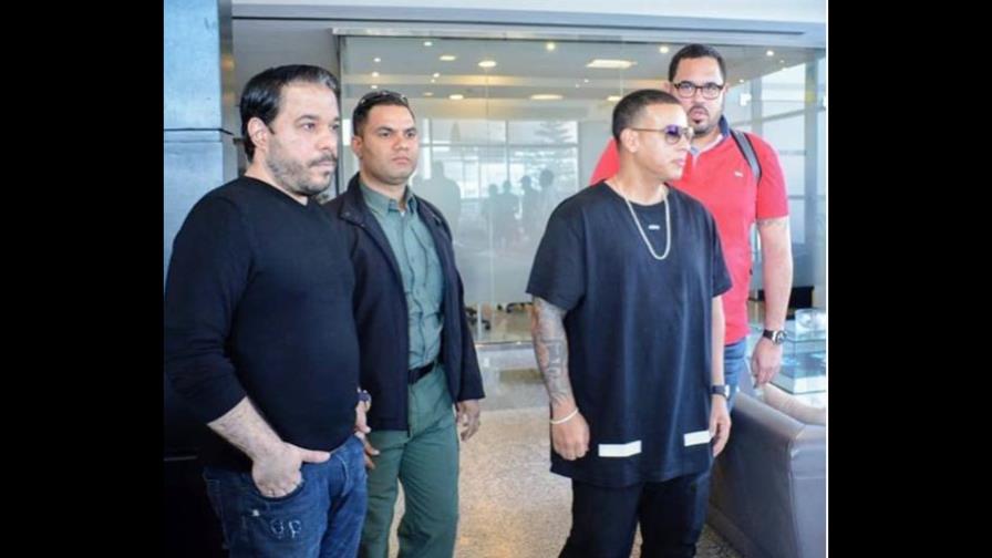 Daddy Yankee llega al país para presentarse el martes en Premios Soberano