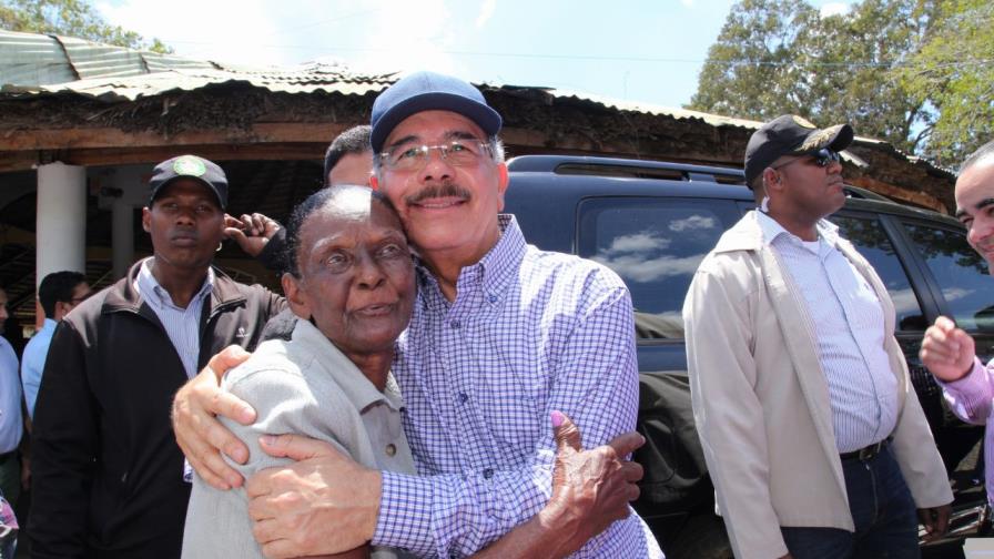 Danilo respalda proyecto apícola en Dajabón, instruye soluciones para Restauración