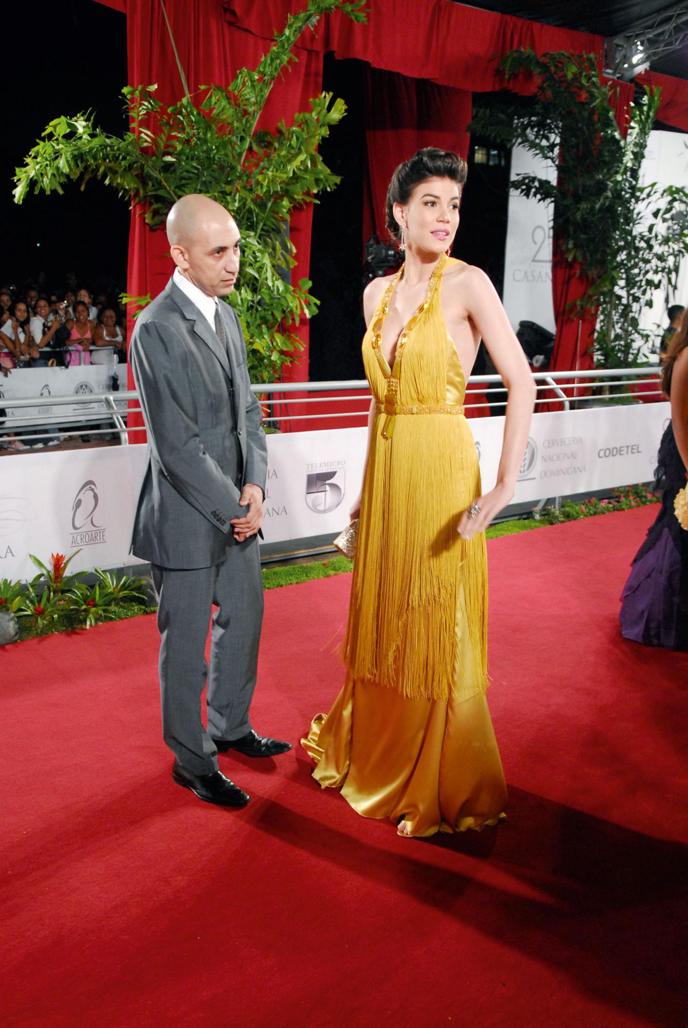 Marianne Cruz, la musa por varios años del entonces dúo de diseñadores Julio Marcano y Jorge Luis Gutiérrez (Gutiérrez-Marcano). En la foto con Jorge Luis.