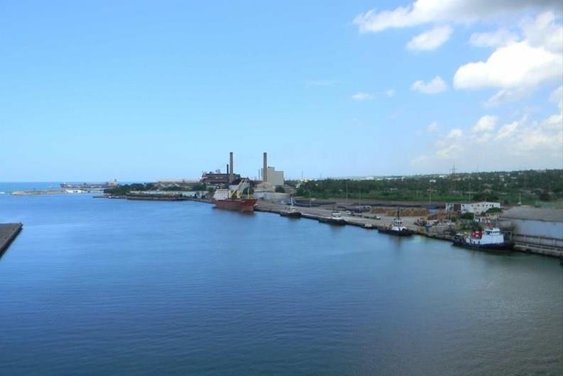 Derrame de producto químico afecta el río de Haina 
