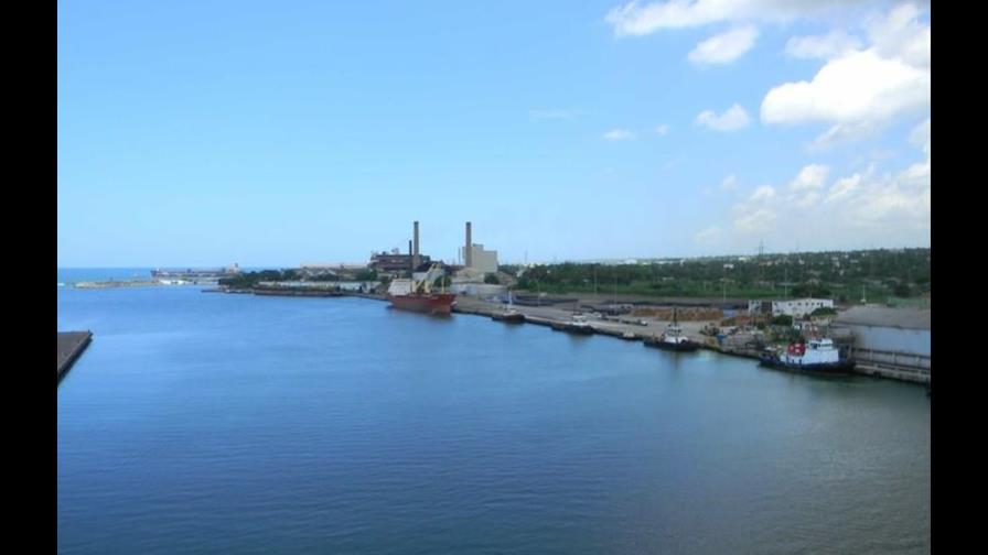 Derrame de producto químico afecta el río de Haina 