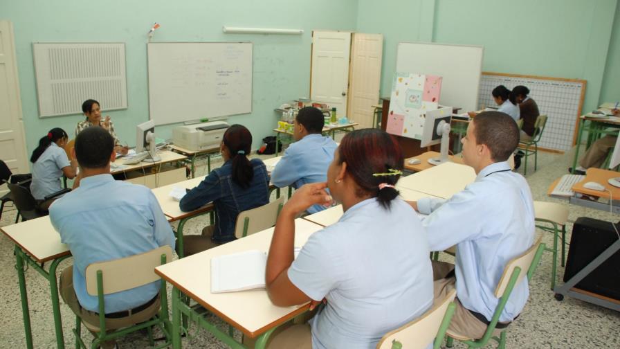 El BID recomienda a República Dominicana y Centroamérica invertir hasta 8% del PIB en educación El BID recomienda a República Dominicana y Centroamérica invertir hasta 8% del PIB en educación
