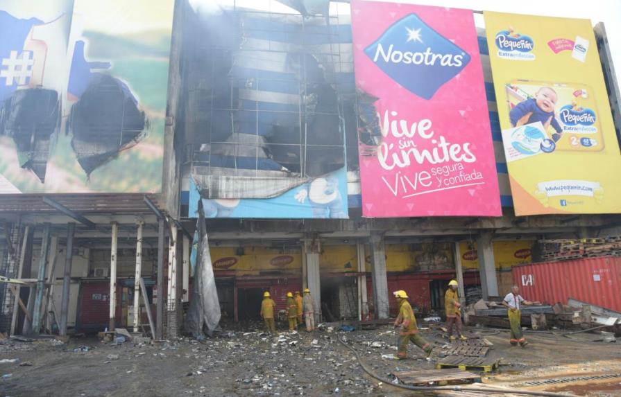 Bomberos dan por sofocado fuego que afectó almacén Casa Hermanos Jerez