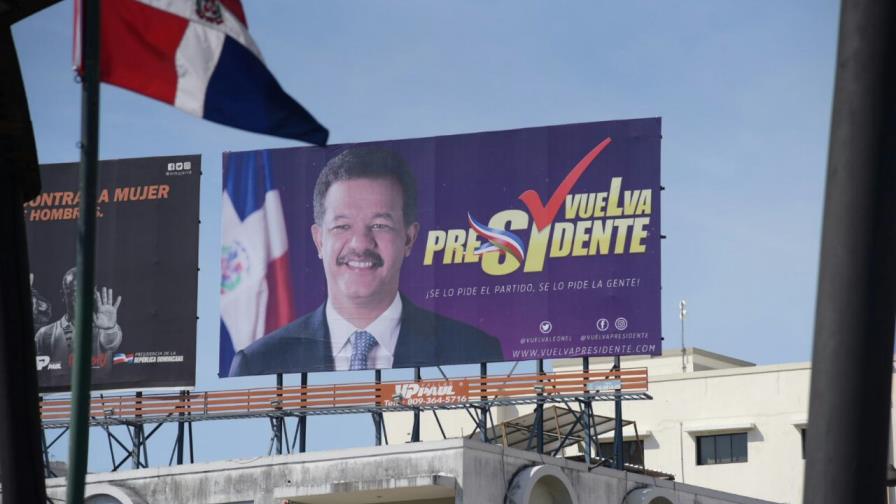 Promocionan a Leonel Fernández en vistosa valla Promocionan a Leonel Fernández en vistosa valla