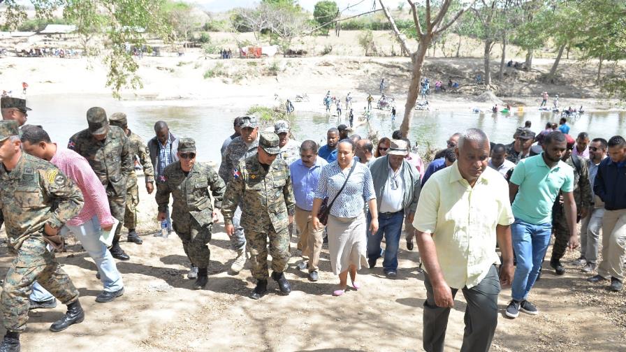 Ministro de Defensa se compromete a sellar la frontera para impedir paso de ilegales
