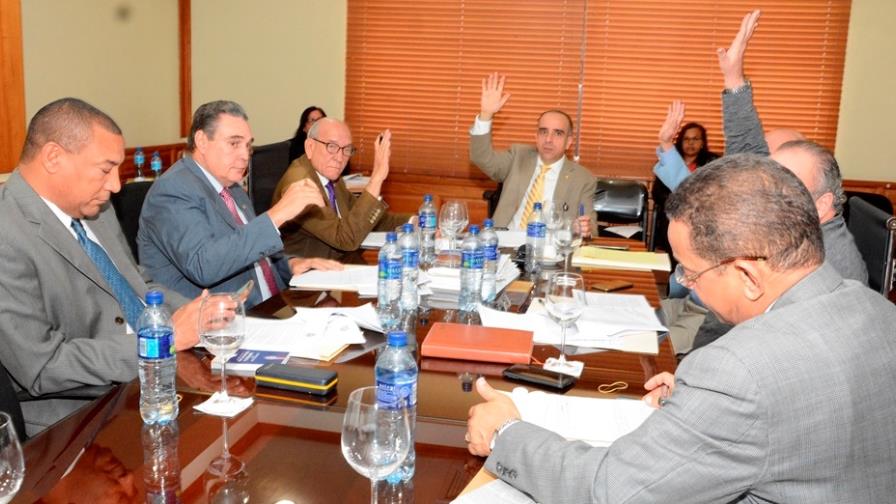 Comisión del Senado estudia Ley Partidos aprueba primarias sean simultáneas