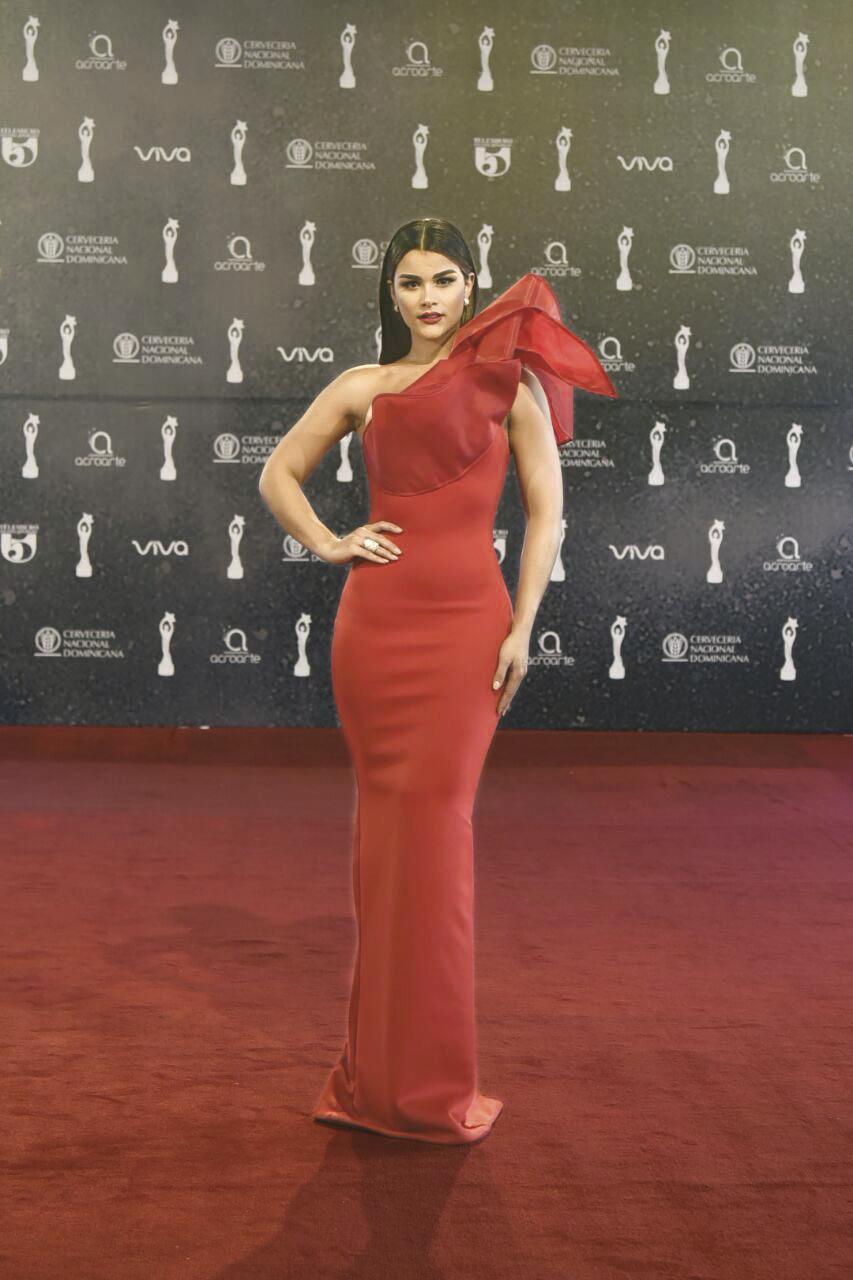 Clarissa Molina, imponente, por Alejandro Fajardo