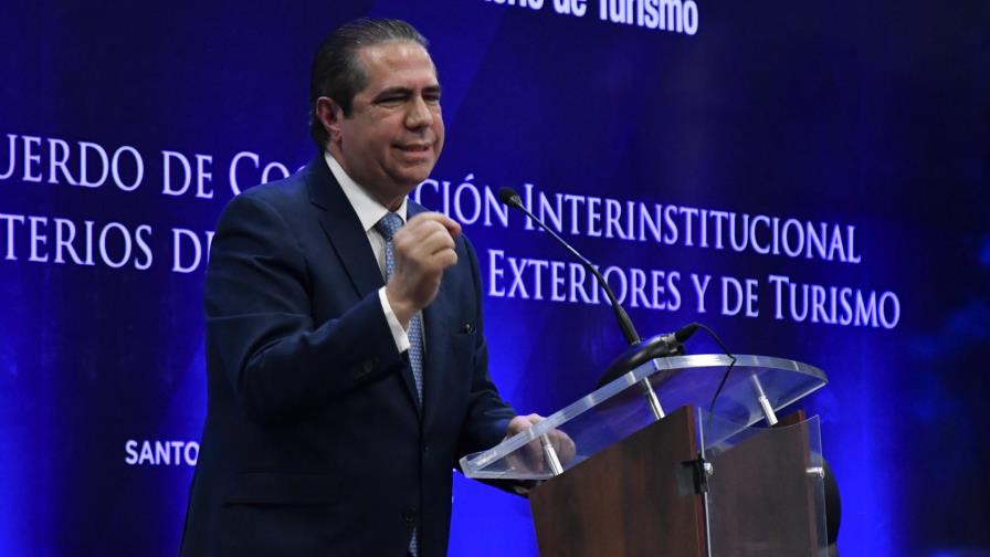 Francisco Javier dice: “ni los seres humanos ni los liderazgos son eternos”.  