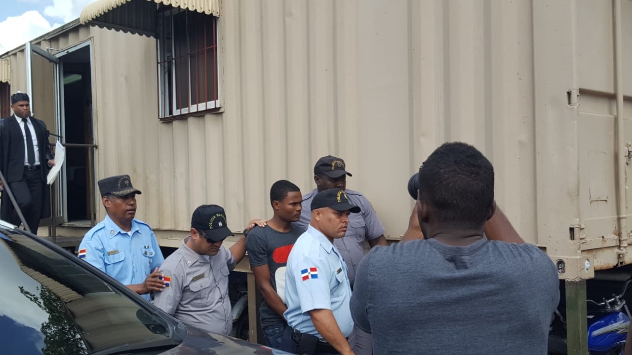 El raso Nieve Luis Sierra está acusado de matar al estudiante Albert Ramírez Alcántara la pasada semana para despojarlo de un celular. 