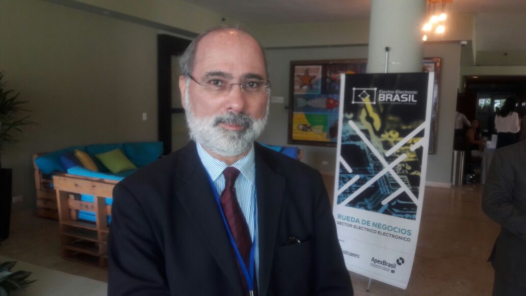 Encargado de negocios de la embajada de Brasil en el país, Antonio Baptista Luz Filho.