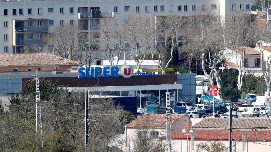 Al menos un muerto en secuestro a supermercado en Francia 
