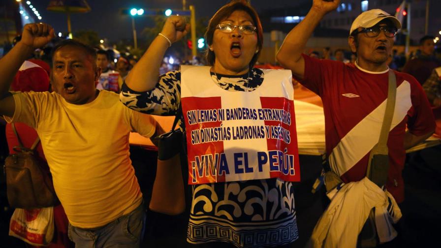 Martín Vizcarra llegó a Lima para jurar como presidente de Perú